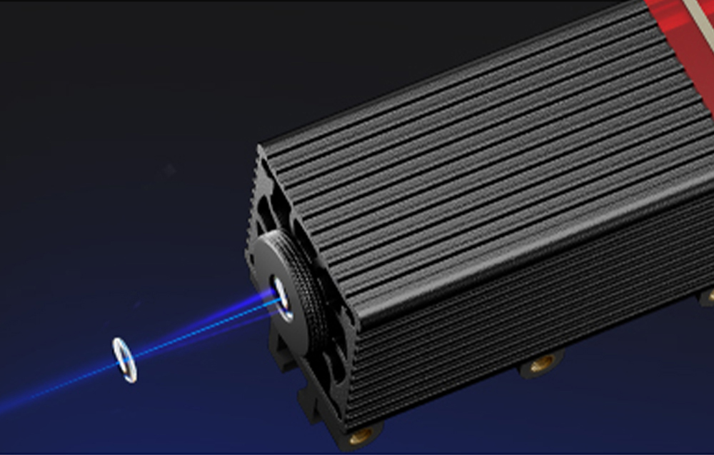 Optyczna głowica skupiająca wiązkę tnącą (FAC) o grubości 0.04 mm w module o mocy 2.5W.